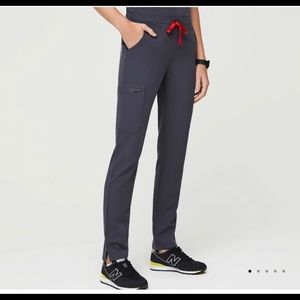 Like new figs charcoal yola skinny scrub pant